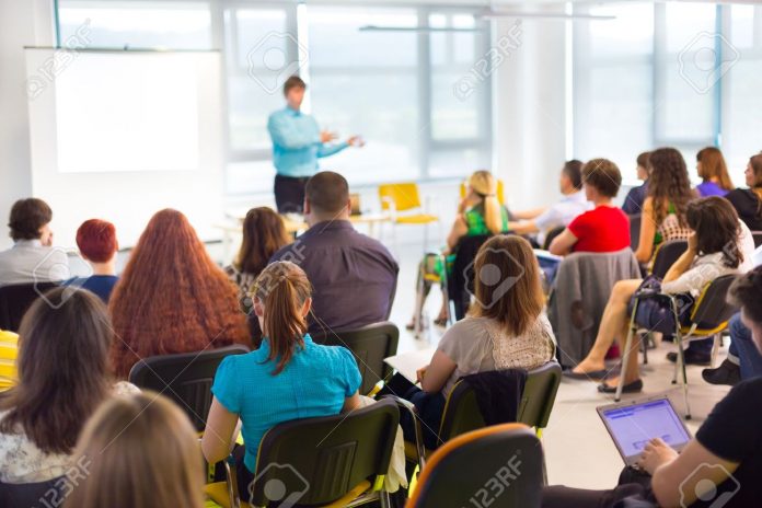 29295303-Speaker-at-business-workshop-and-presentation-Audience-at-the--Stock-Photo