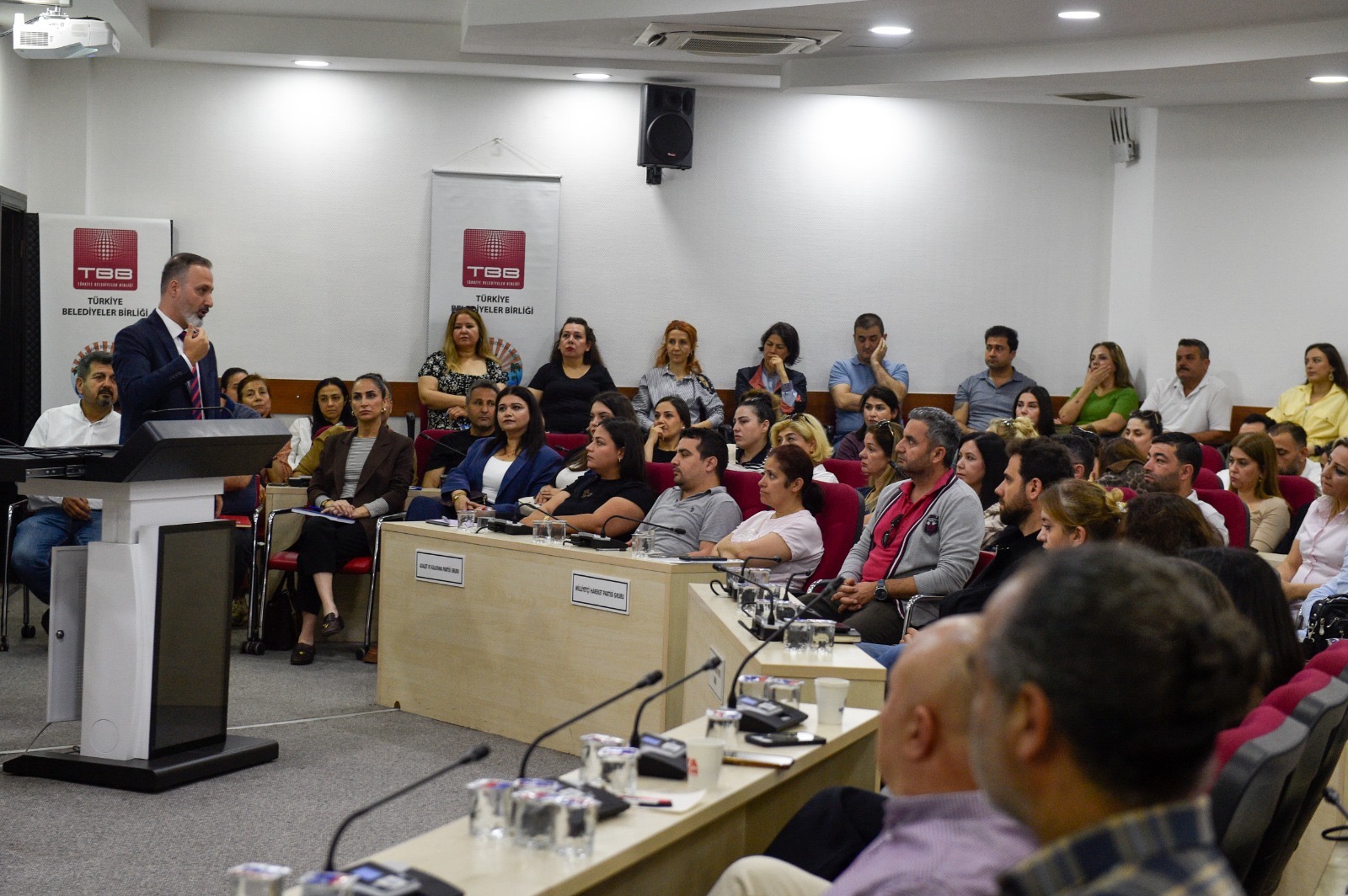 ADANA BÖLGESİNDEKİ BELEDİYE PERSONELİNE YÖNELİK “RESMİ YAZIŞMALARDA UYGULANACAK USUL VE ESASLAR” KONULU HİZMET İÇİ EĞİTİM